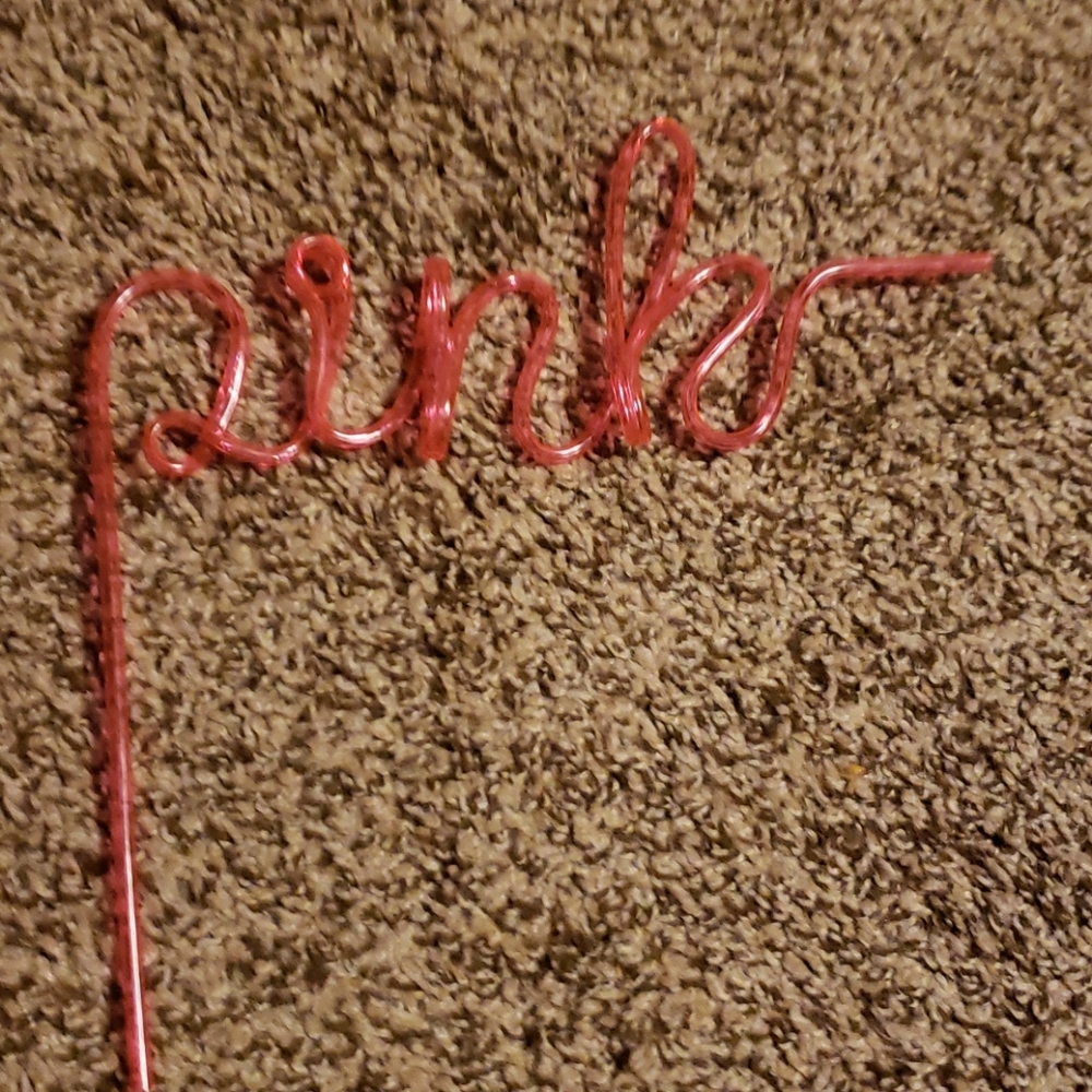 Vs pink straw